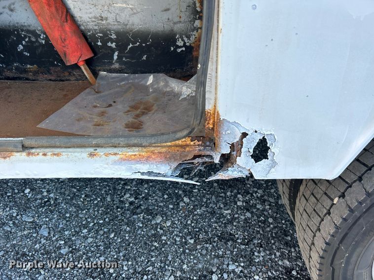 image for item KW9092 2006 Ford F550 Super Duty XL  bucket truck