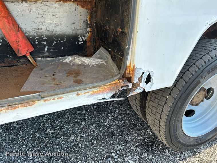 image for item KW9092 2006 Ford F550 Super Duty XL  bucket truck