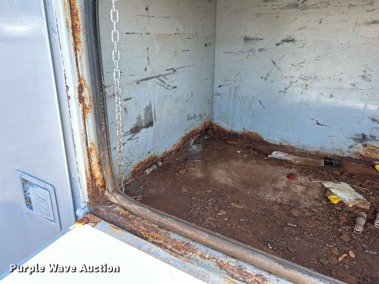 image for item KW9092 2006 Ford F550 Super Duty XL  bucket truck