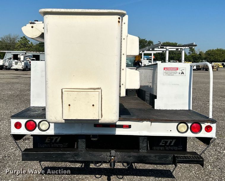 image for item KW9092 2006 Ford F550 Super Duty XL  bucket truck