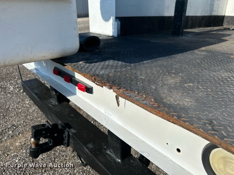 image for item KW9092 2006 Ford F550 Super Duty XL  bucket truck
