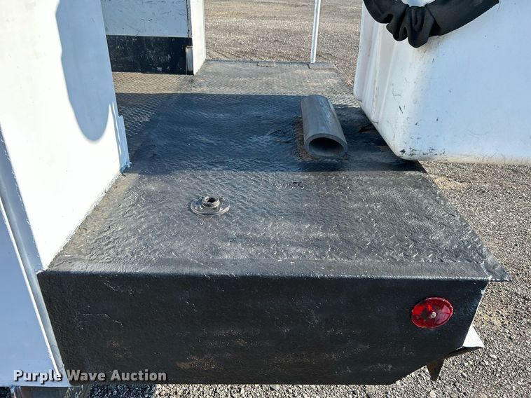 image for item KW9092 2006 Ford F550 Super Duty XL  bucket truck