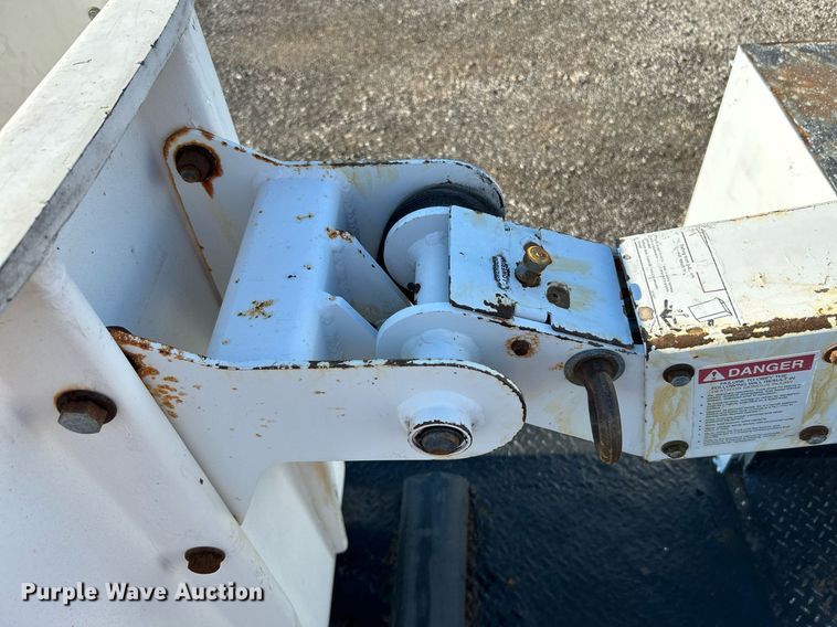 image for item KW9092 2006 Ford F550 Super Duty XL  bucket truck