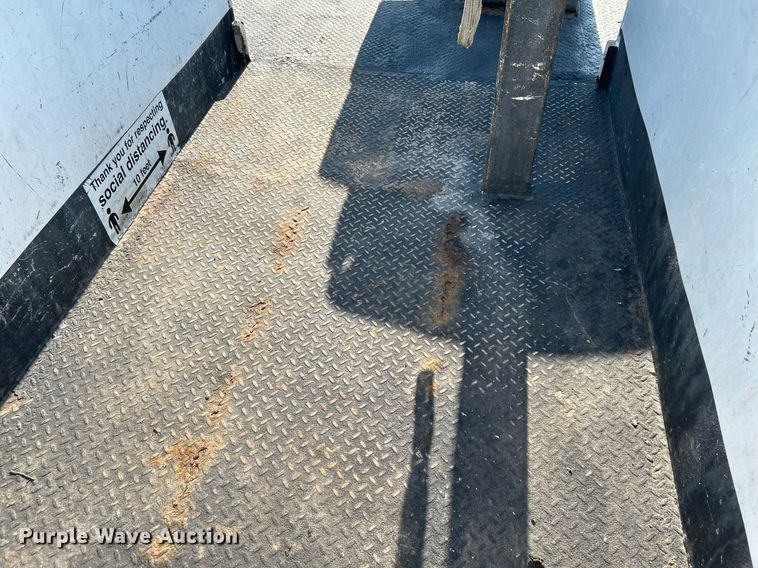 image for item KW9092 2006 Ford F550 Super Duty XL  bucket truck