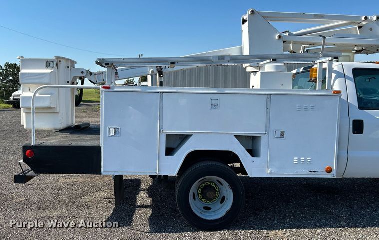 image for item KW9092 2006 Ford F550 Super Duty XL  bucket truck