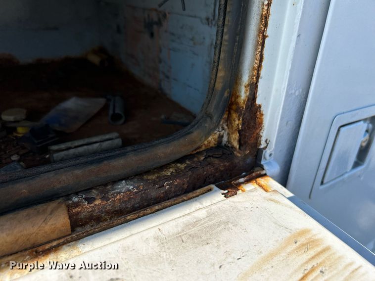 image for item KW9092 2006 Ford F550 Super Duty XL  bucket truck