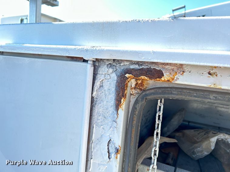 image for item KW9092 2006 Ford F550 Super Duty XL  bucket truck