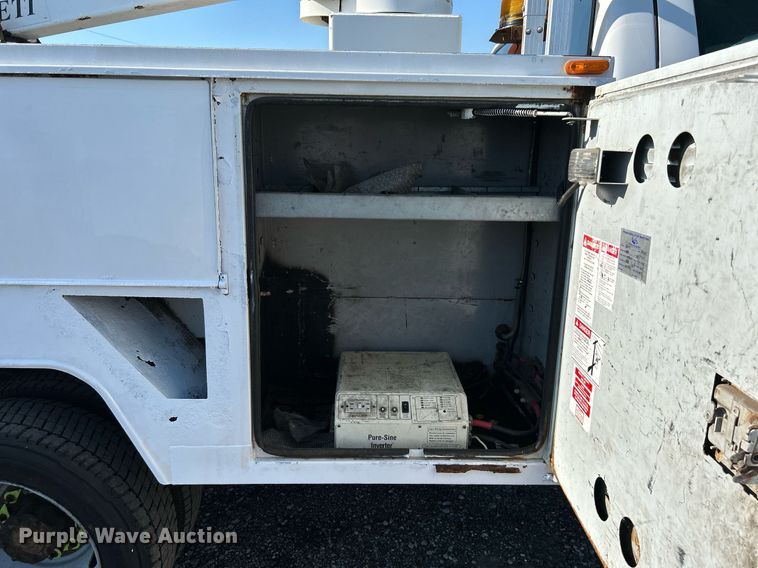 image for item KW9092 2006 Ford F550 Super Duty XL  bucket truck