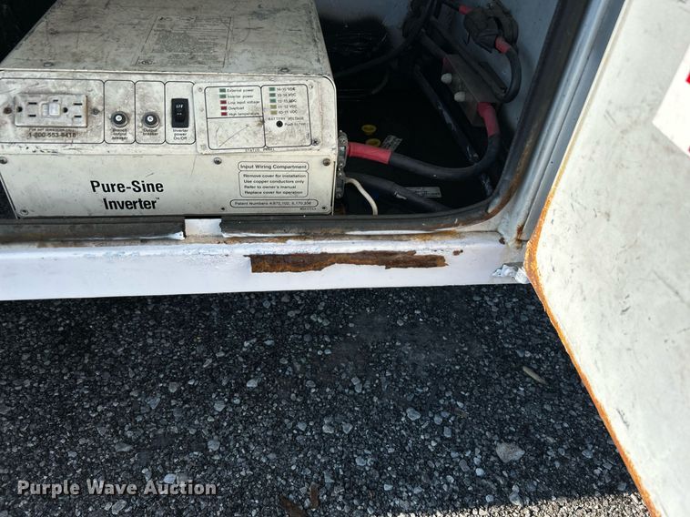 image for item KW9092 2006 Ford F550 Super Duty XL  bucket truck