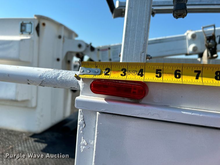 image for item KW9092 2006 Ford F550 Super Duty XL  bucket truck