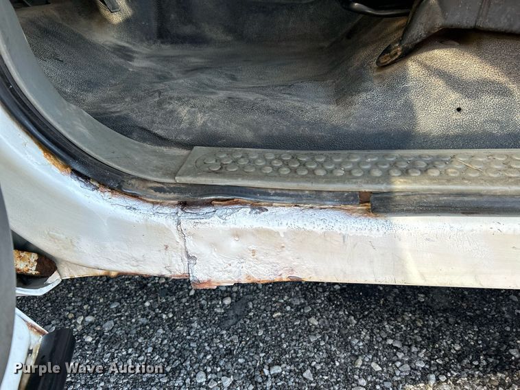 image for item KW9092 2006 Ford F550 Super Duty XL  bucket truck