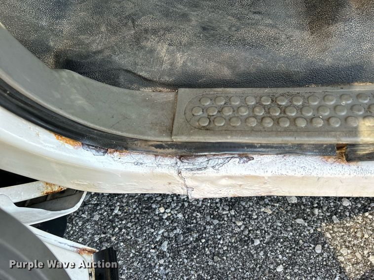 image for item KW9092 2006 Ford F550 Super Duty XL  bucket truck