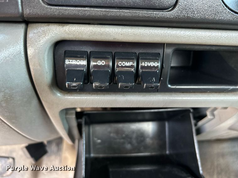 image for item KW9092 2006 Ford F550 Super Duty XL  bucket truck