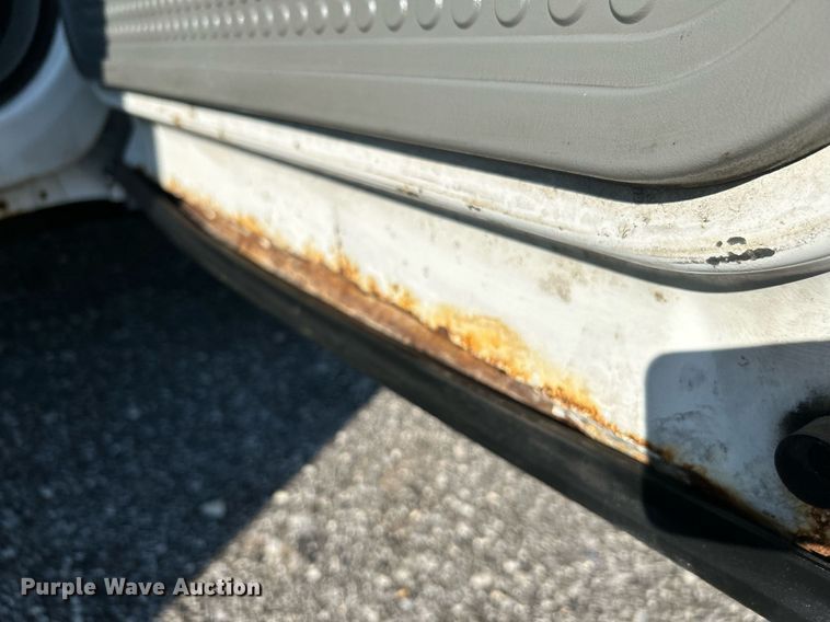 image for item KW9092 2006 Ford F550 Super Duty XL  bucket truck