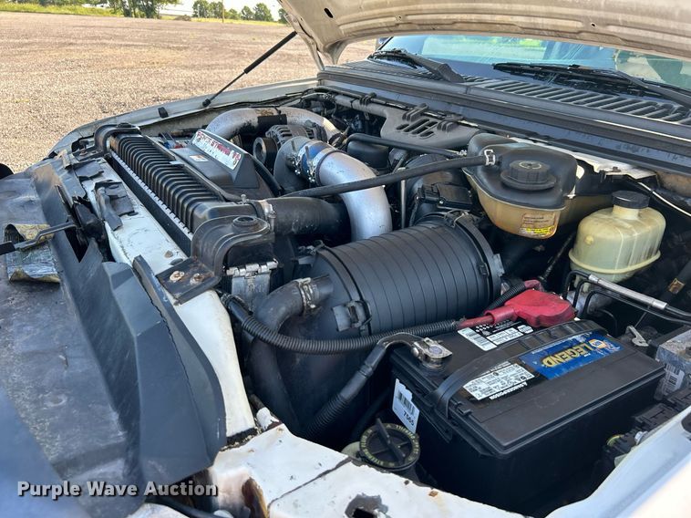 image for item KW9092 2006 Ford F550 Super Duty XL  bucket truck