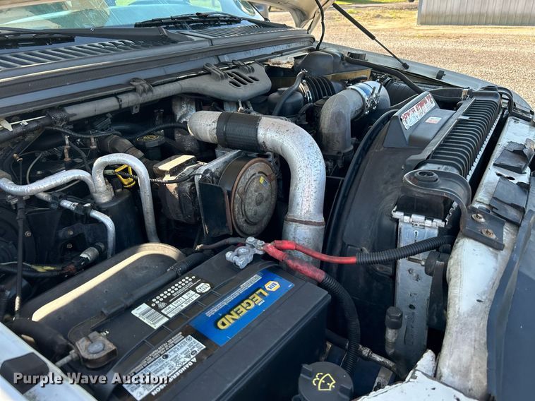 image for item KW9092 2006 Ford F550 Super Duty XL  bucket truck