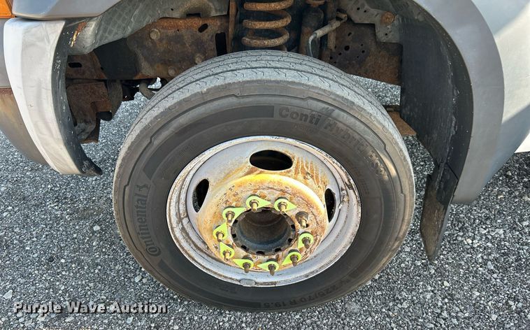 image for item KW9092 2006 Ford F550 Super Duty XL  bucket truck