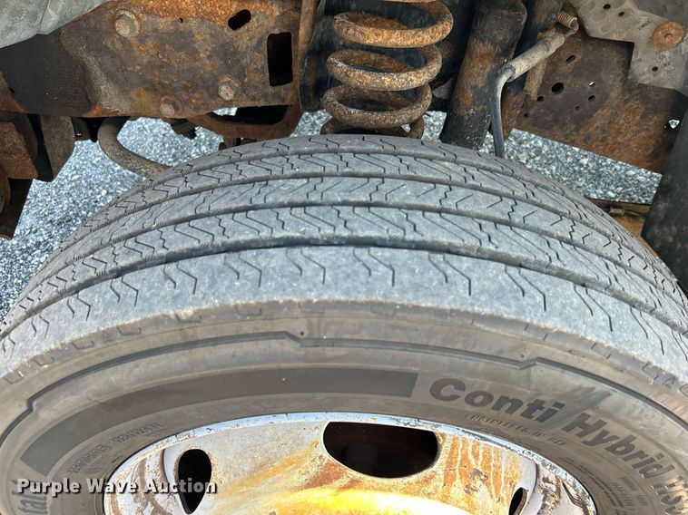 image for item KW9092 2006 Ford F550 Super Duty XL  bucket truck