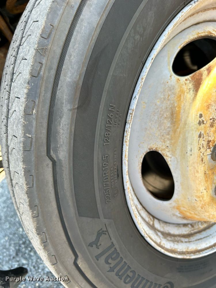 image for item KW9092 2006 Ford F550 Super Duty XL  bucket truck