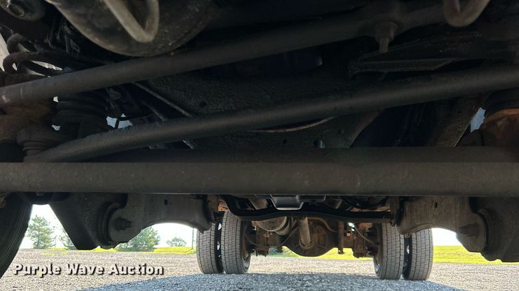 image for item KW9092 2006 Ford F550 Super Duty XL  bucket truck