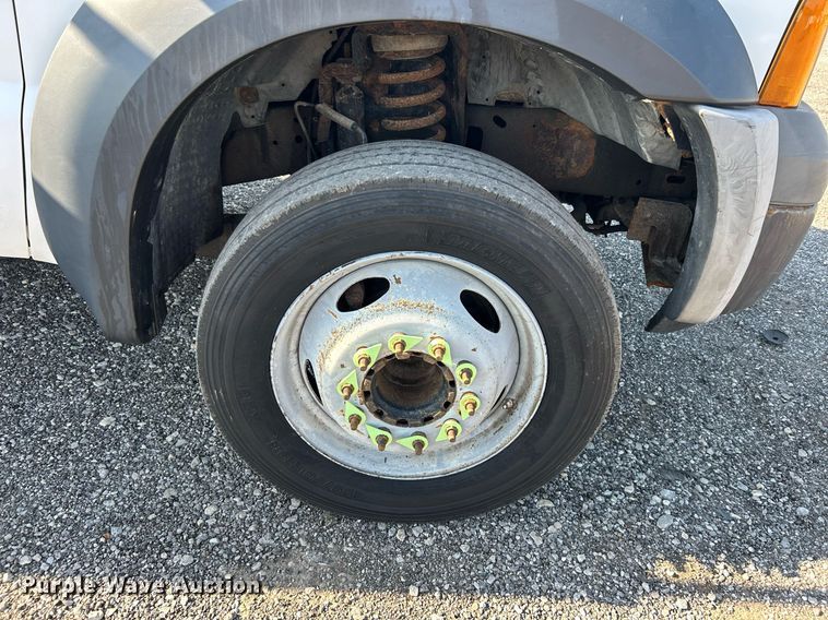 image for item KW9092 2006 Ford F550 Super Duty XL  bucket truck