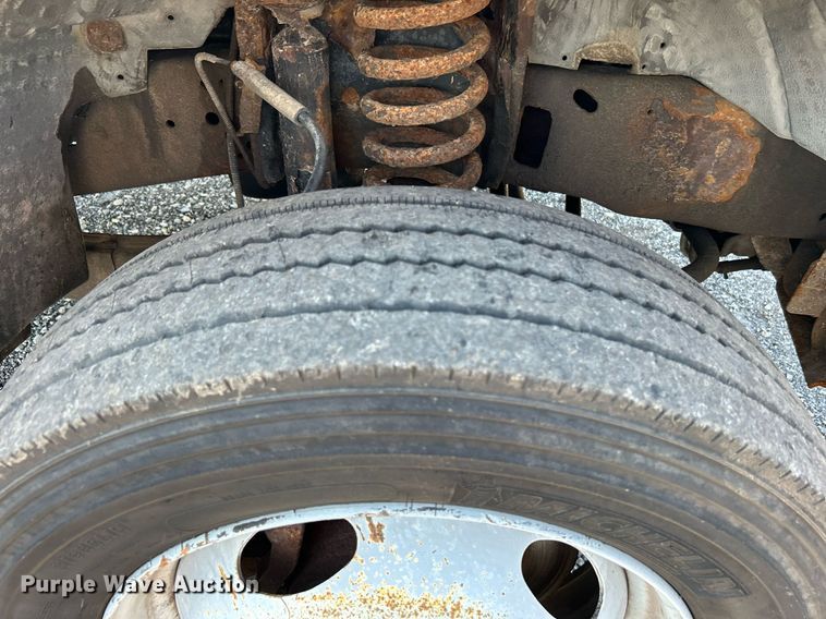 image for item KW9092 2006 Ford F550 Super Duty XL  bucket truck