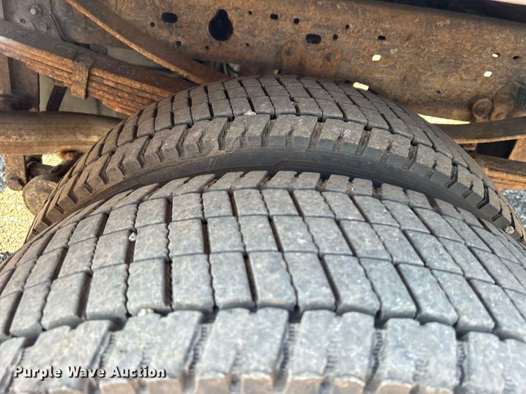 image for item KW9092 2006 Ford F550 Super Duty XL  bucket truck