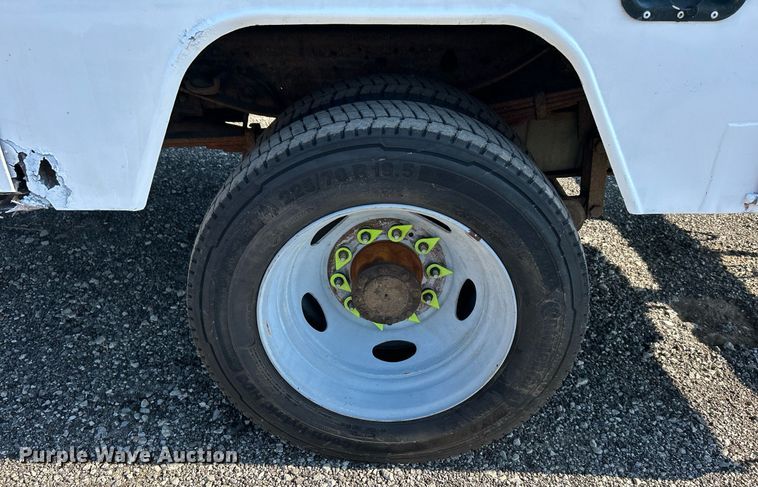 image for item KW9092 2006 Ford F550 Super Duty XL  bucket truck