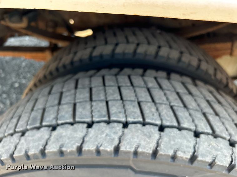 image for item KW9092 2006 Ford F550 Super Duty XL  bucket truck