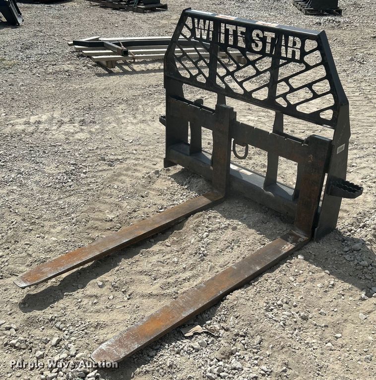 image for item LE9785 2021 Paladin  skid steer forks