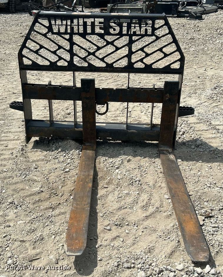 image for item LE9785 2021 Paladin  skid steer forks