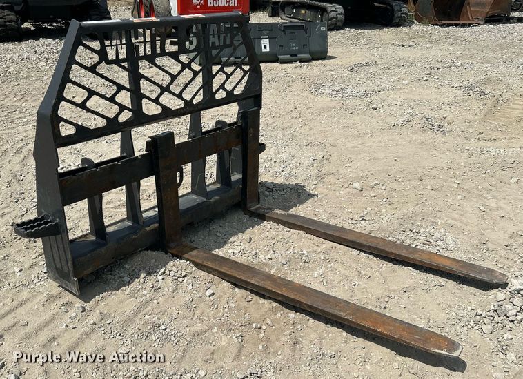 image for item LE9785 2021 Paladin  skid steer forks