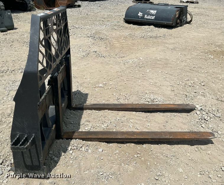 image for item LE9785 2021 Paladin  skid steer forks