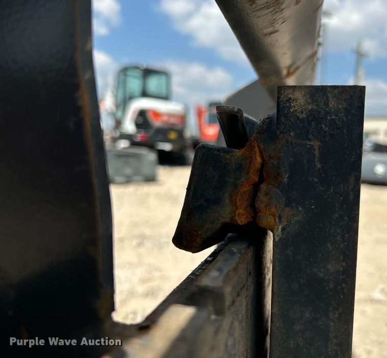 image for item LE9785 2021 Paladin  skid steer forks