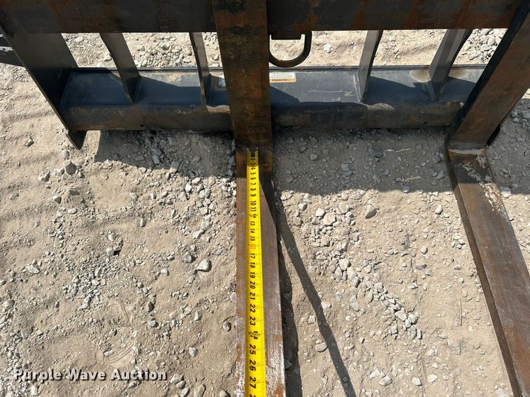 image for item LE9785 2021 Paladin  skid steer forks