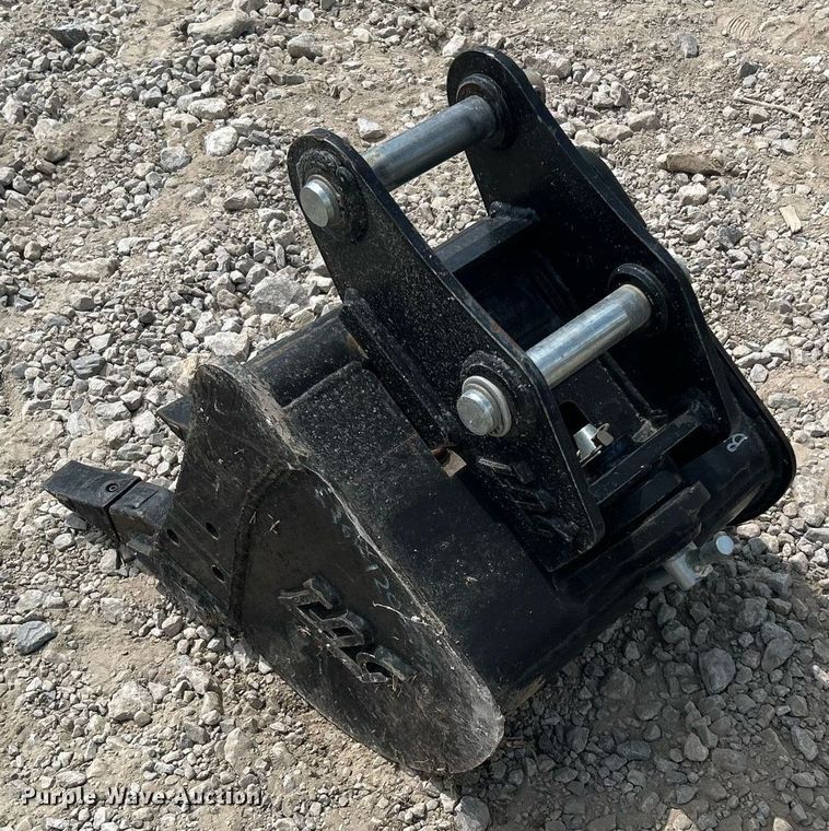 image for item LE9786 TAG  17"W bucket