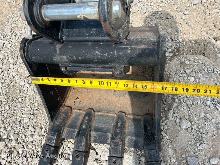 image for item LE9786 TAG  17"W bucket