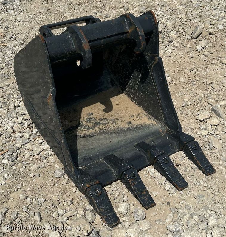 image for item LE9787 Bobcat  excavator bucket