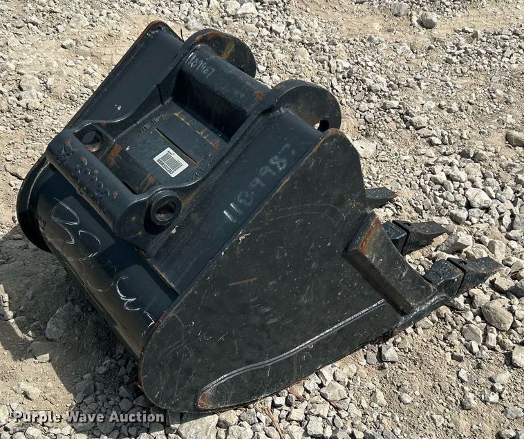 image for item LE9787 Bobcat  excavator bucket