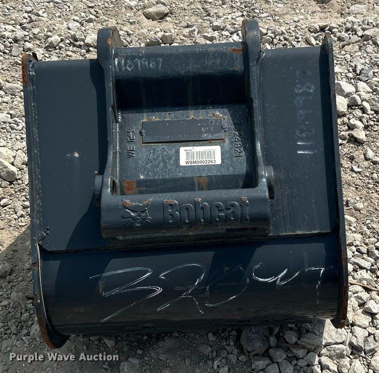 image for item LE9787 Bobcat  excavator bucket