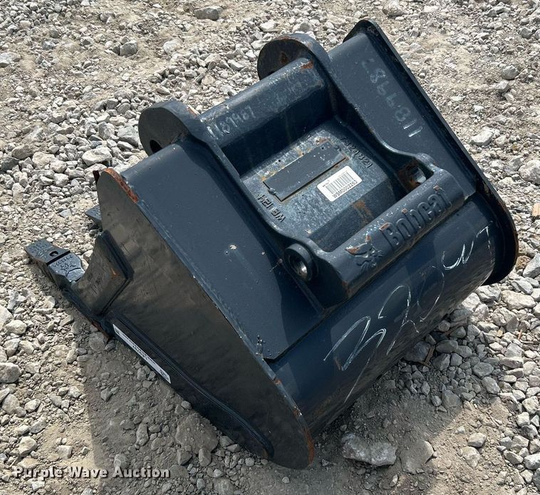 image for item LE9787 Bobcat  excavator bucket