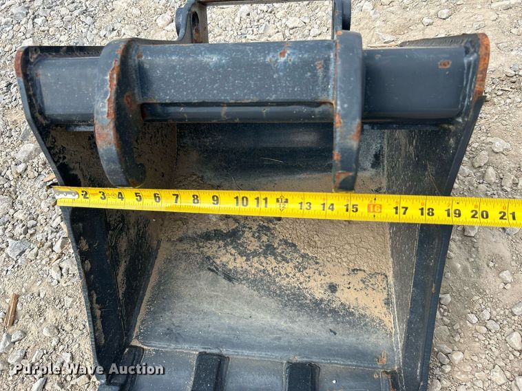 image for item LE9787 Bobcat  excavator bucket