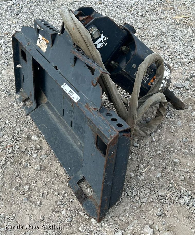 image for item LE9789 2012 Bobcat  skid steer auger