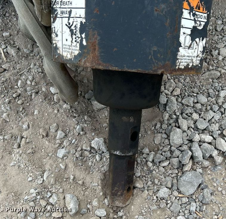 image for item LE9789 2012 Bobcat  skid steer auger