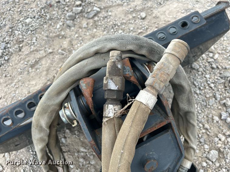 image for item LE9789 2012 Bobcat  skid steer auger