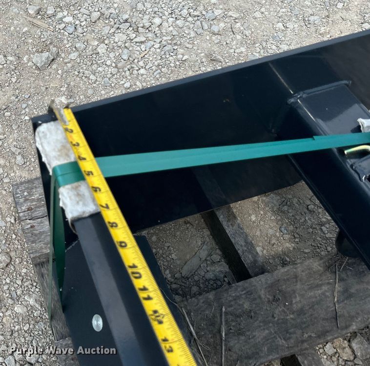 image for item LE9790 Bobcat Blade Box 60  box blade