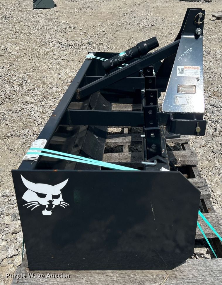 image for item LE9791 Bobcat Blade Box 72  box blade