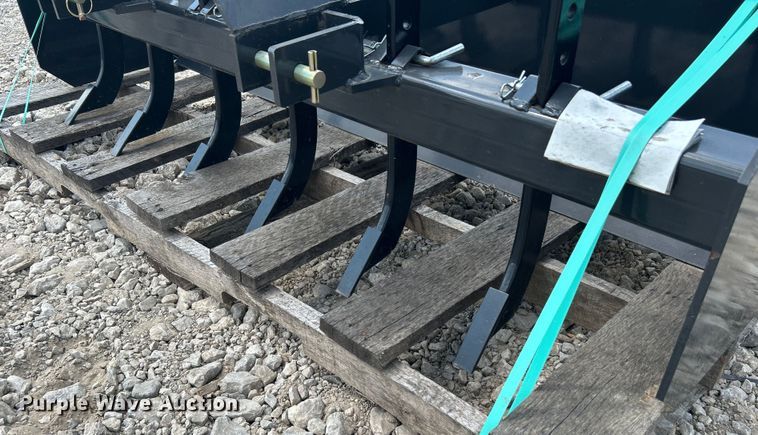 image for item LE9791 Bobcat Blade Box 72  box blade