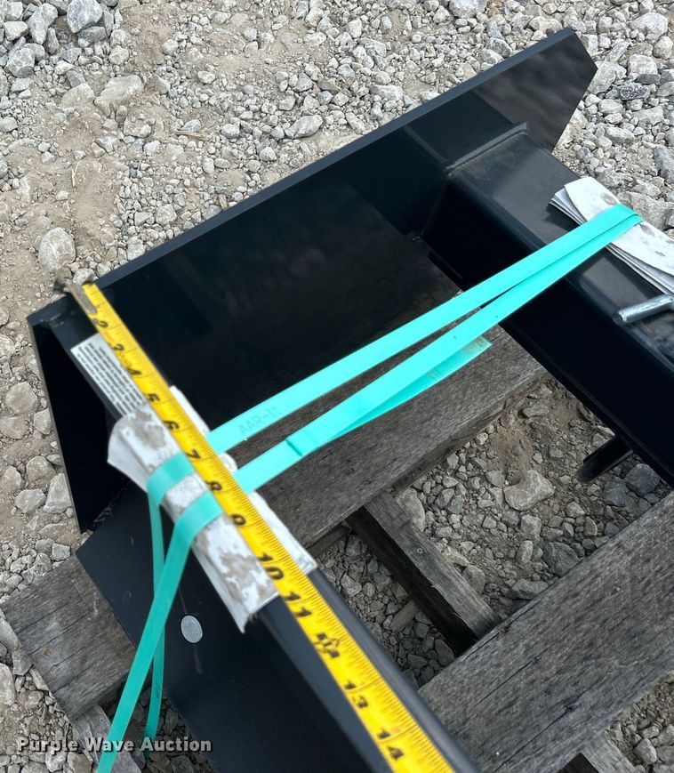 image for item LE9791 Bobcat Blade Box 72  box blade