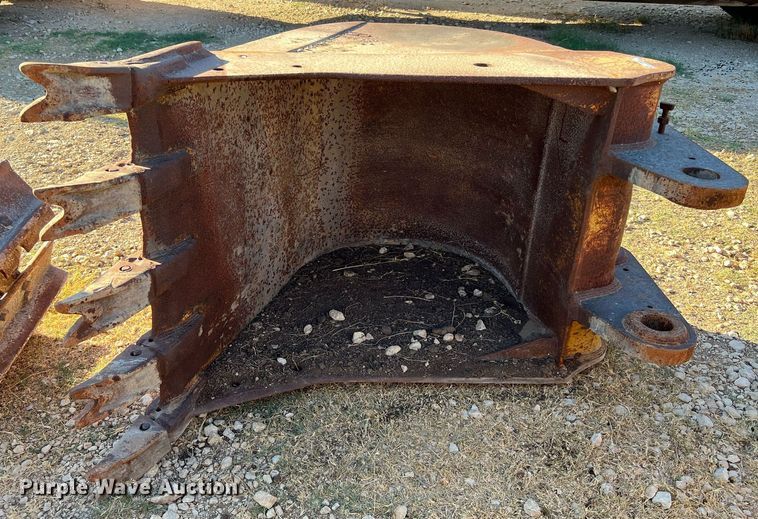 image for item LF9415 42" W excavator bucket